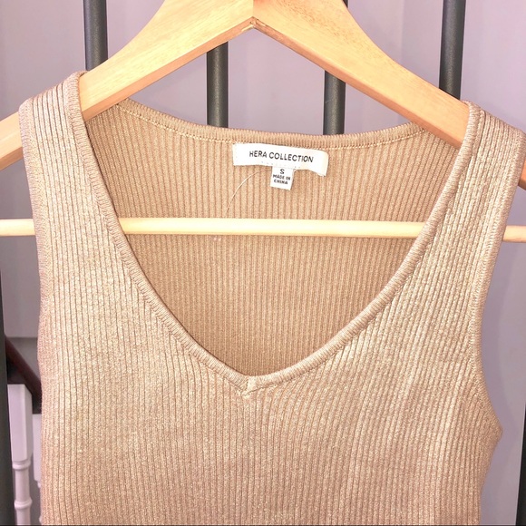 Gold Metallic V Neck Ribbed Crop Top - Picture 4 of 6